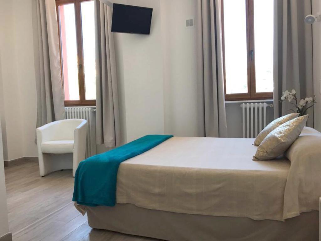 Hôtel Du Soleil Hyères Eksteriør billede